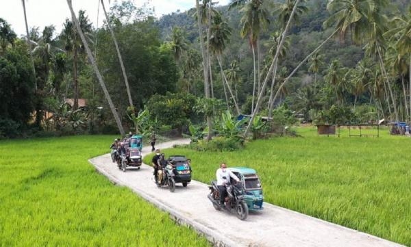 Kunjungi Wisata Sawah Sabarang, Gubernur Edy Rahmayadi Jajal Betor Khas Madina